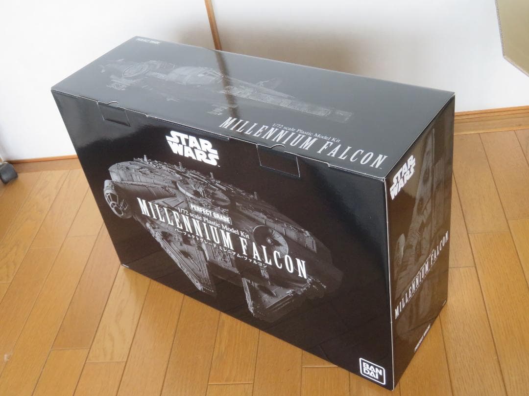 【期間限定特価・美品】プレミアムバンダイ版PG 1/72 ミレニアム・ファルコン