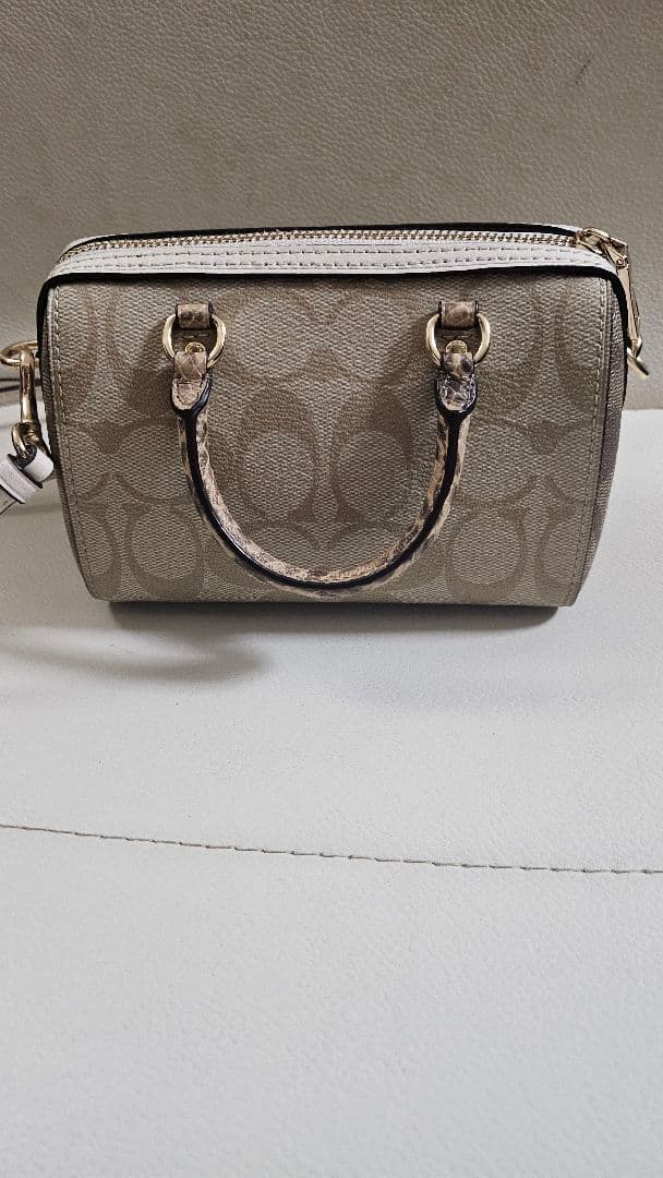 アリシャ Coach 小型ショルダーバッグ グレー