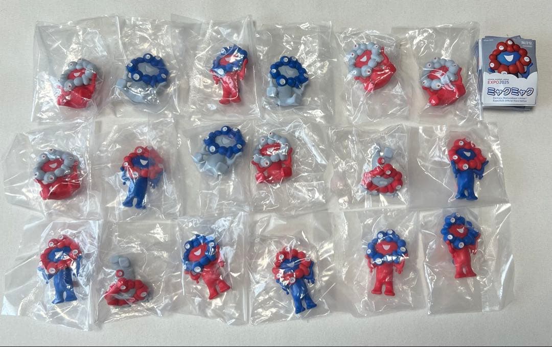 サンリオ　黒　ミャクミャク　マスコットストラップ