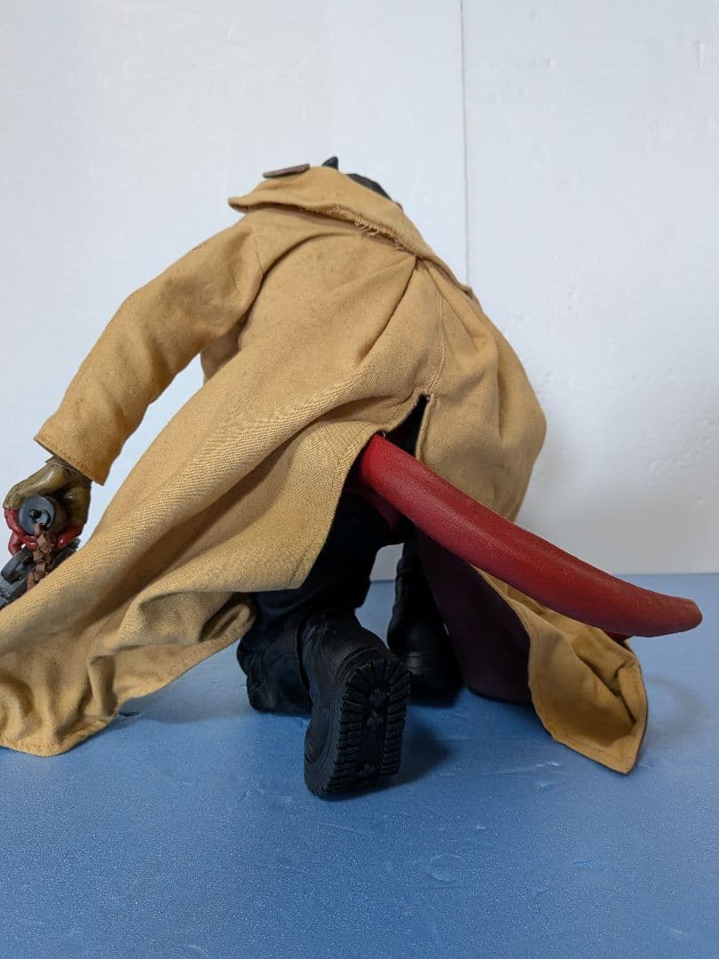 Hellboy フィギュア コート付き