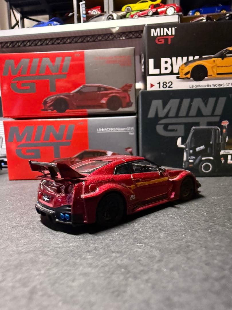 MINI GT LBWK 積載車と3台セット　追加でフィギュア
