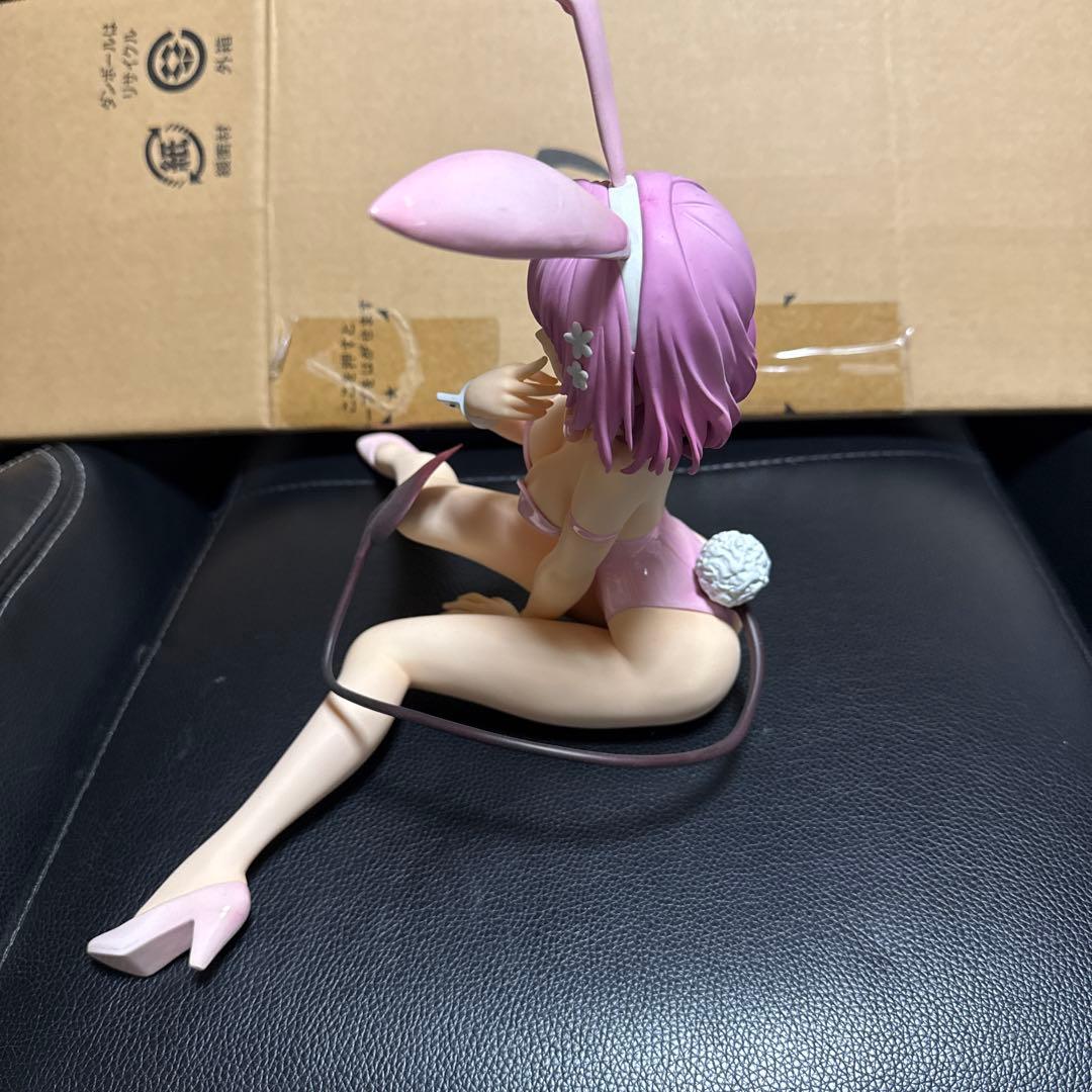 モモ 生足バニーフィギュア