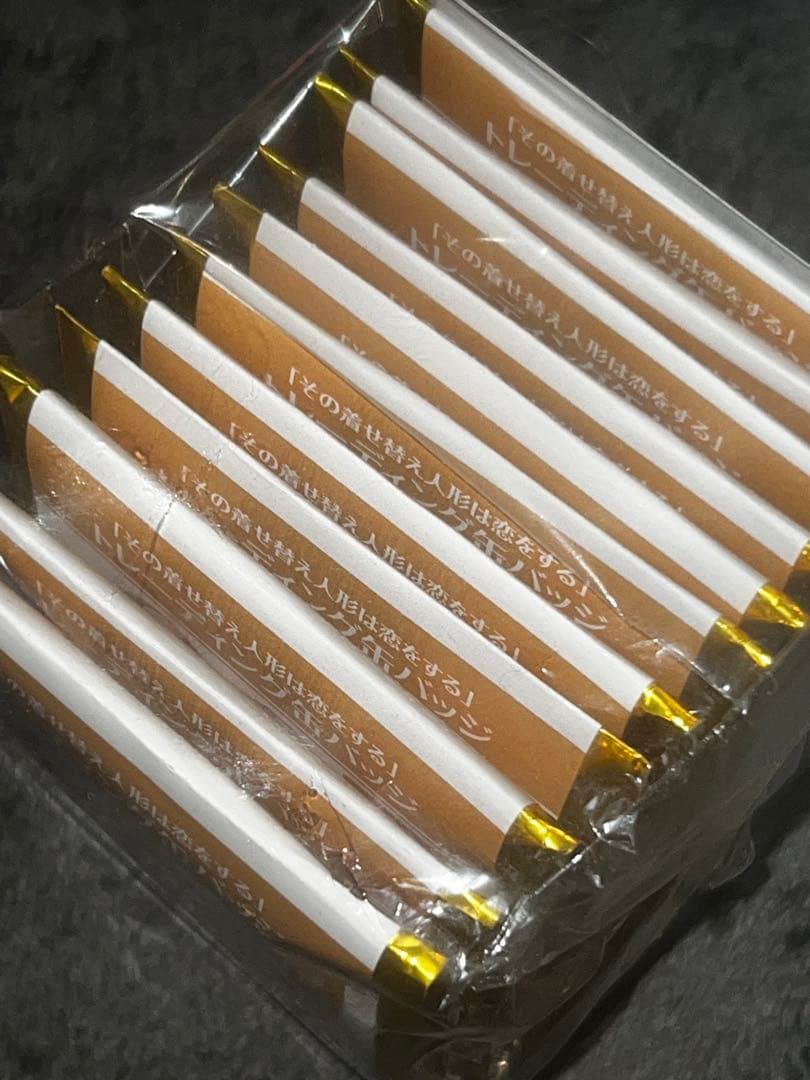 新品未開封　その着せ替え人形は恋をする　着せ恋　トレーディング缶バッジ