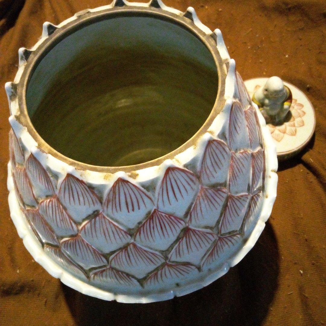 中国陶磁器　明万歴　人物蓋付壺