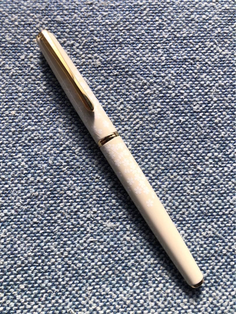 PILOT パイロット 万年筆 レディホワイト 桜 サクラ　中字 M