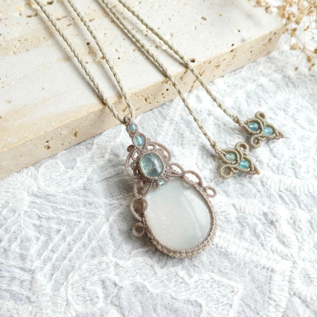 アクアカイヤナイト・ホワイトムーンストーンのマクラメネックレス