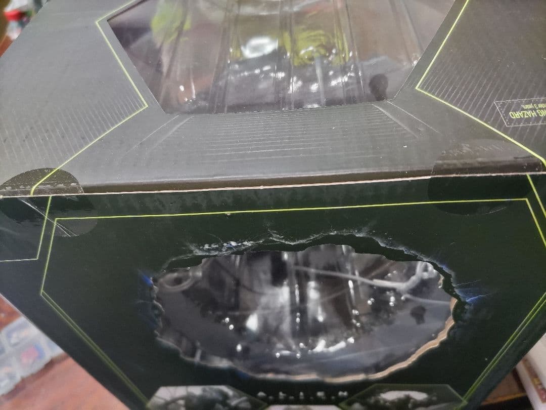 未開封　NECA ネカ　サスペンデッド　ラボ　ゼノモーフ　エイリアンロムルス