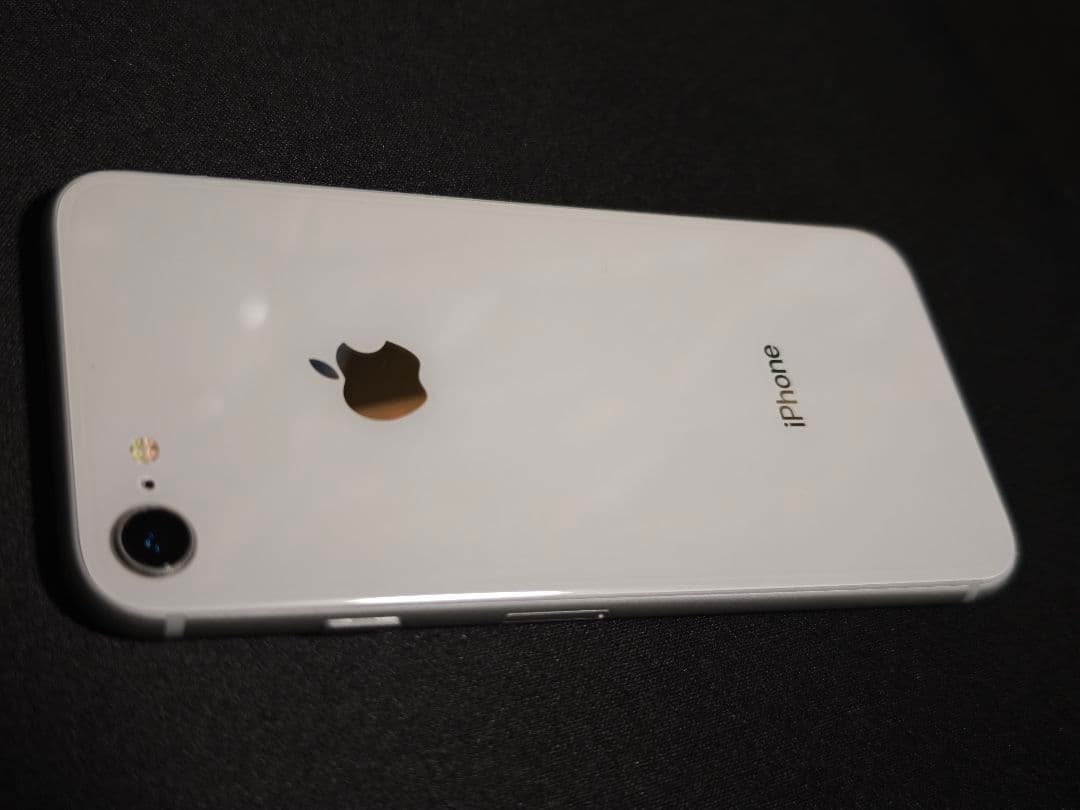 Apple iPhone 8 64GB　シルバー
