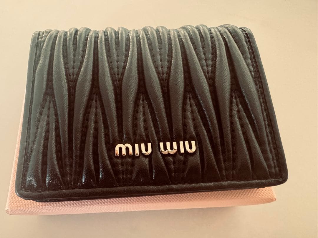 MIU MIU ブラック 二つ折り財布