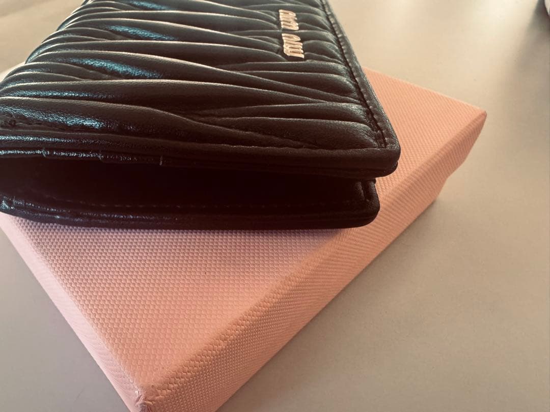 MIU MIU ブラック 二つ折り財布
