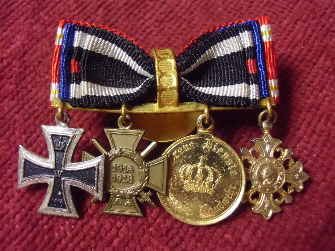 W帝政ドイツ軍/プロイセン王国＊スーツ襟ボタン穴用ミニチュア４連勲章（実物）