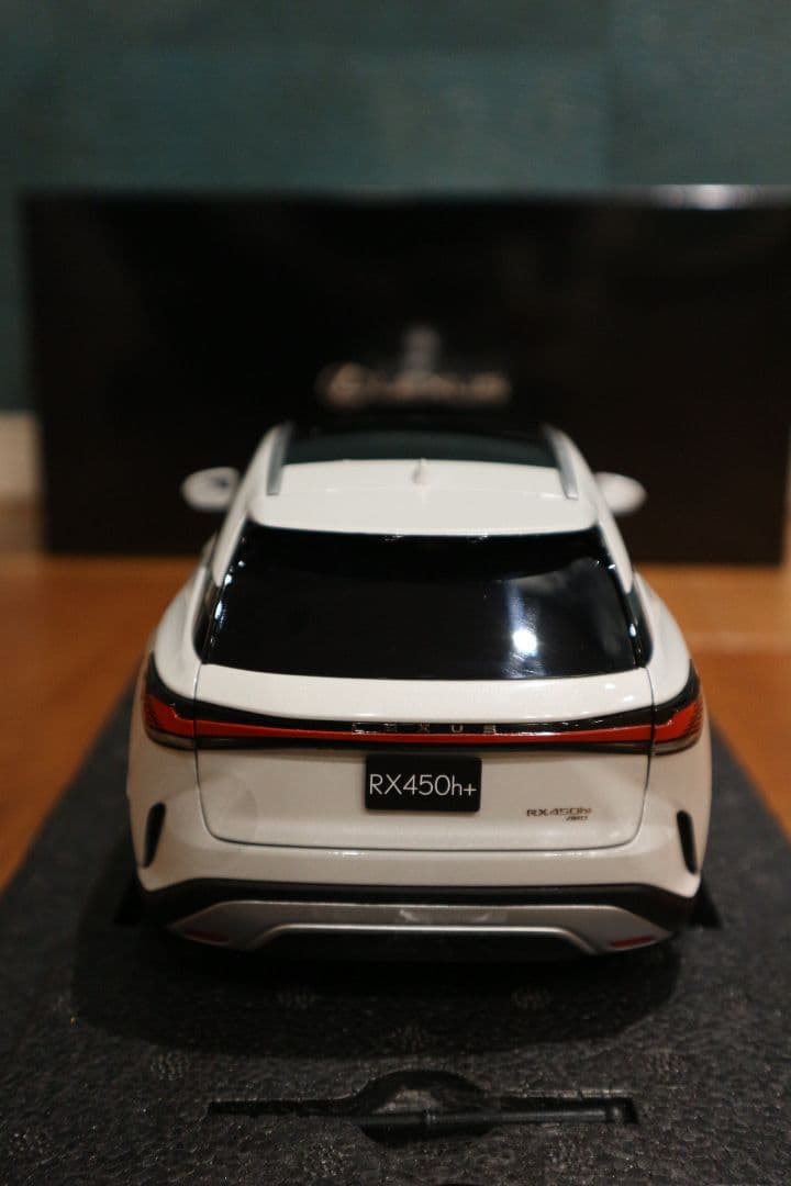 Lexus RX ソニッククォーツ ミニカー 1/18