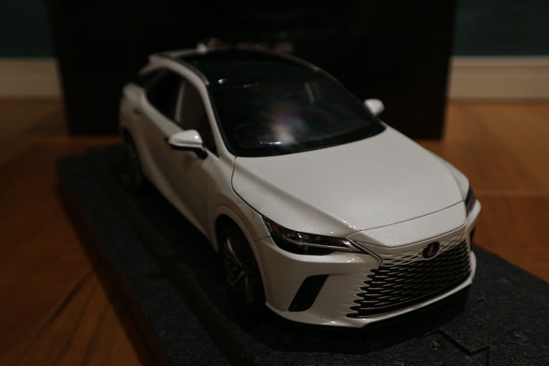 Lexus RX ソニッククォーツ ミニカー 1/18