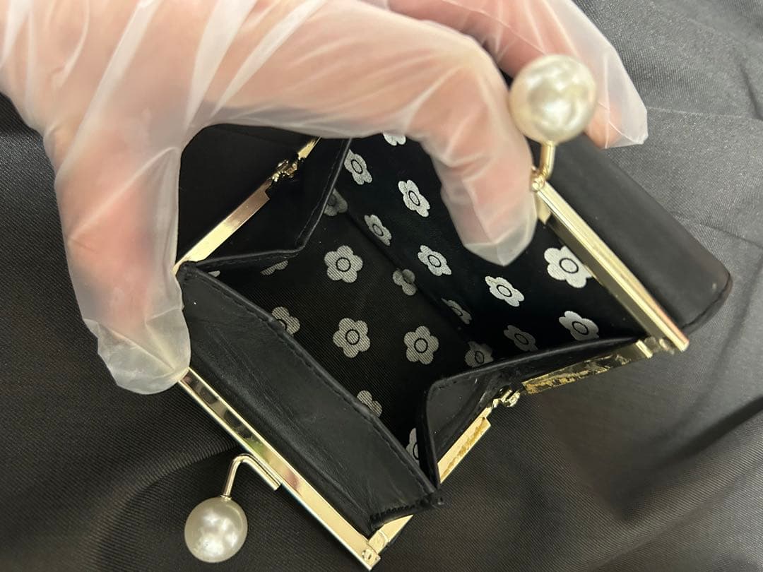 マリークワント　エンボスデイジーパール ミニウォレット　ブラック