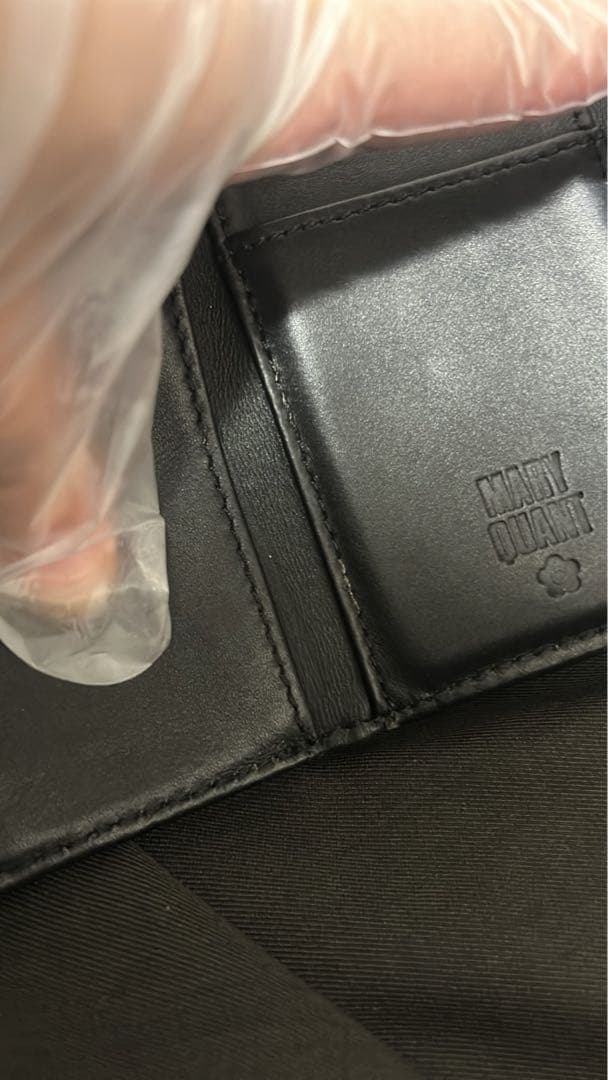 マリークワント　エンボスデイジーパール ミニウォレット　ブラック