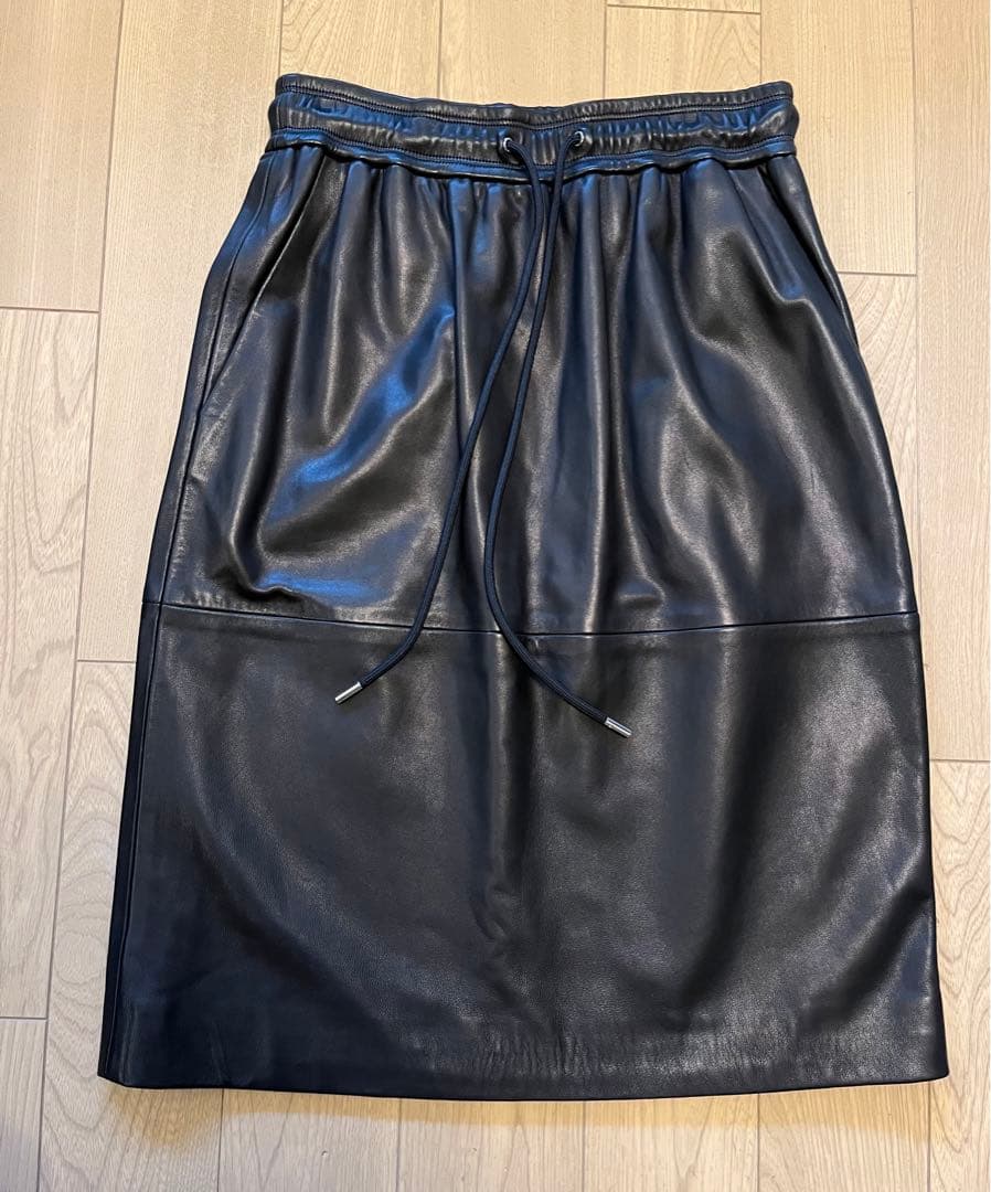 theory 21AW リアルレザー　羊革カジュアルスカート　黒　P