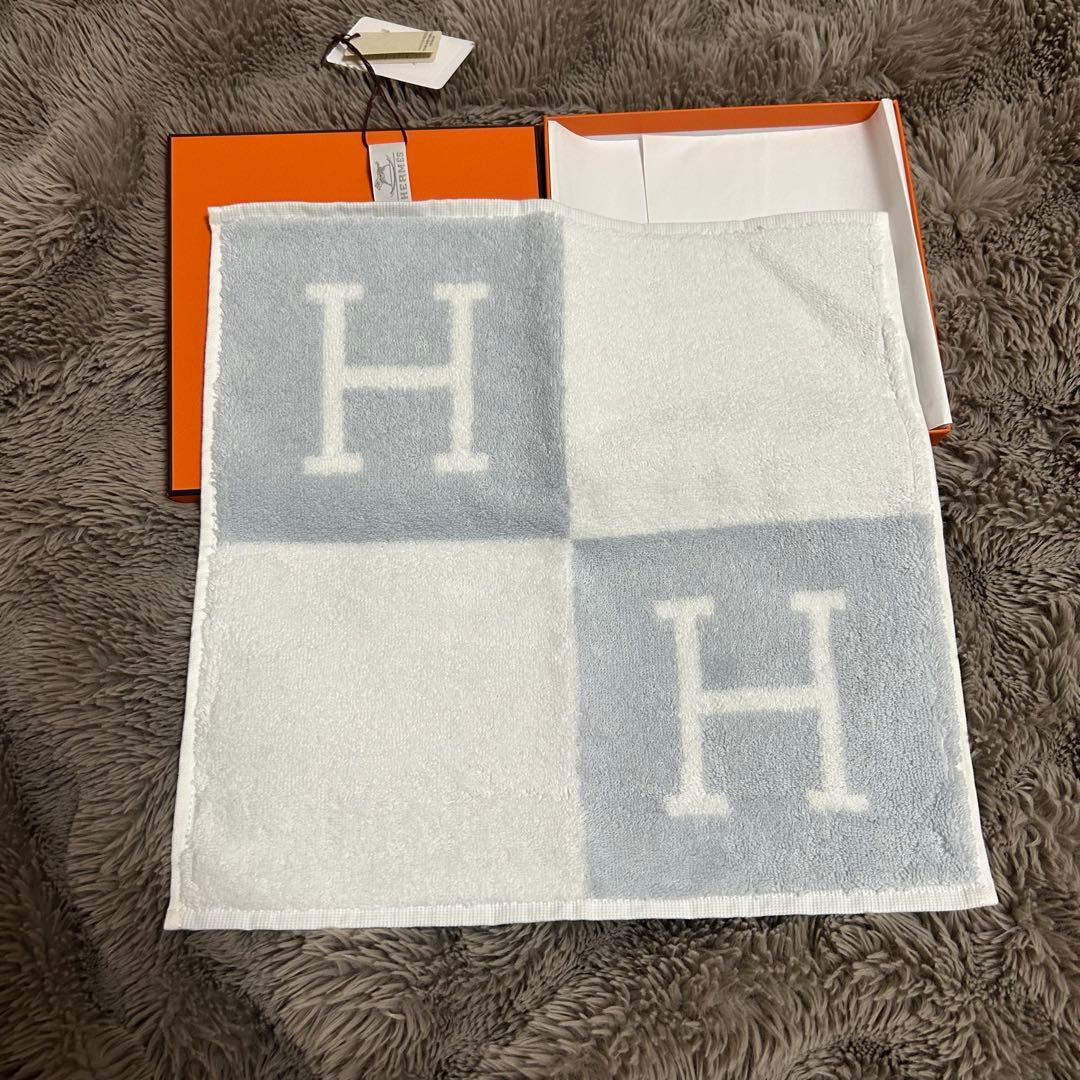 HERMES ハンドタオル　水色