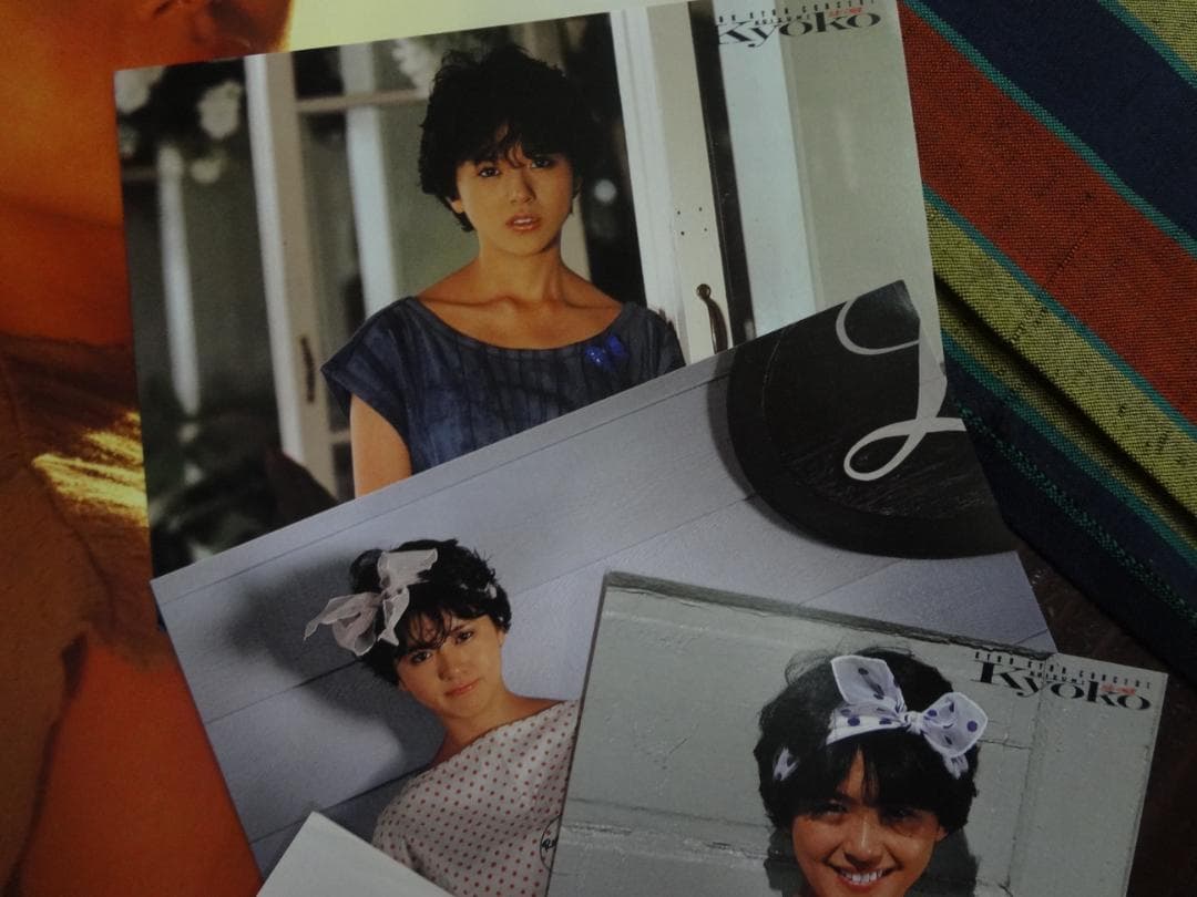 小泉今日子 82・83ライブパンフレット・生写真５枚・ポストカード・ポスター付