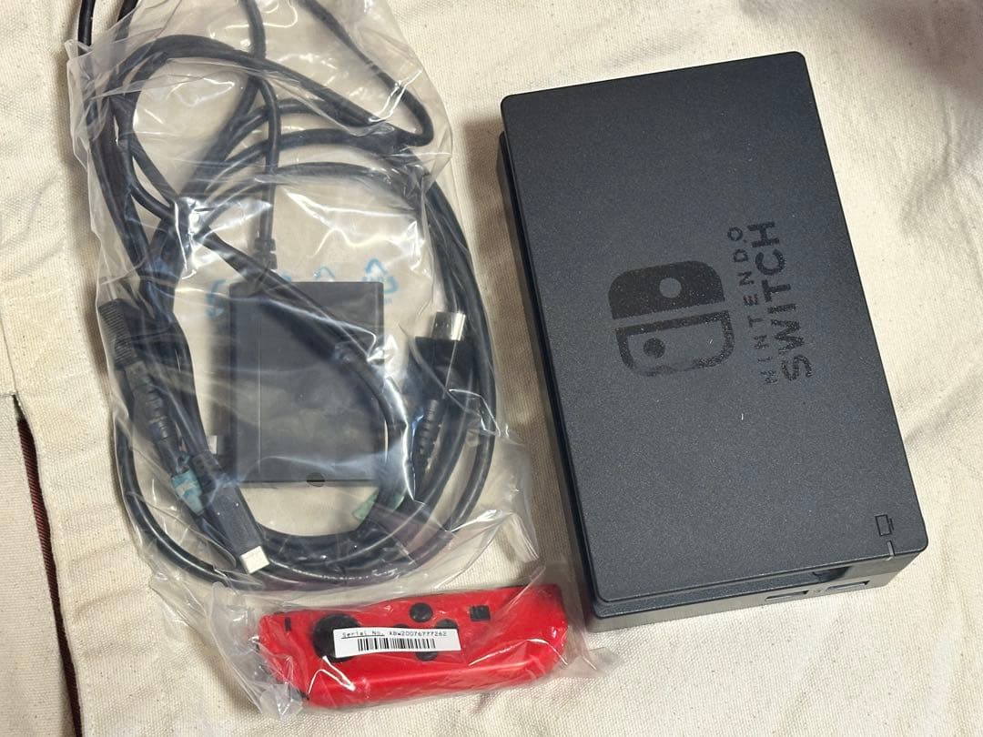 ス*ル様 switch本体　中古品　追加ジョイコン左、本体キャリングケース、SD