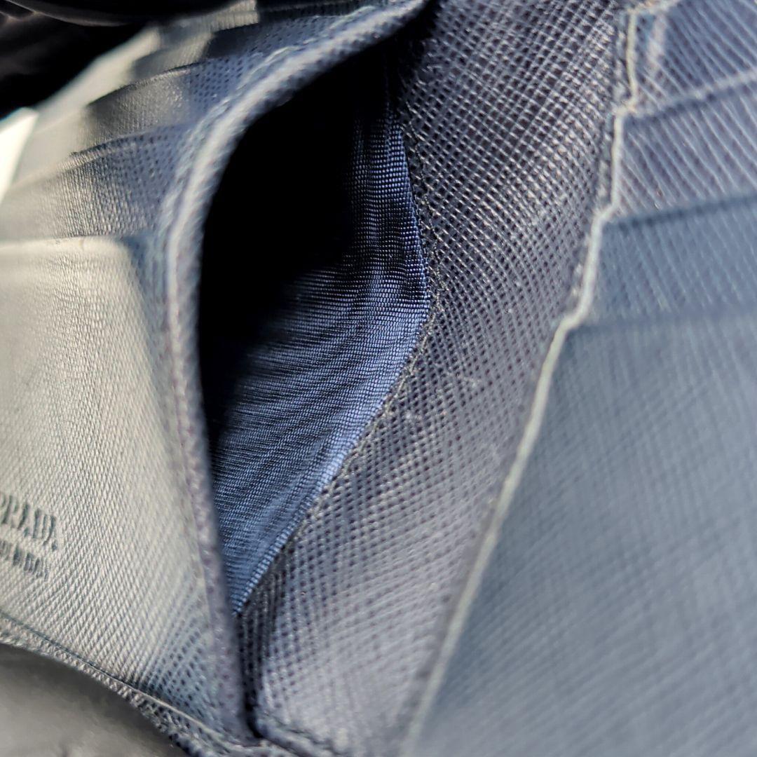 PRADA プラダ サフィアーノトライアングル 二つ折り財布 NERO 黒