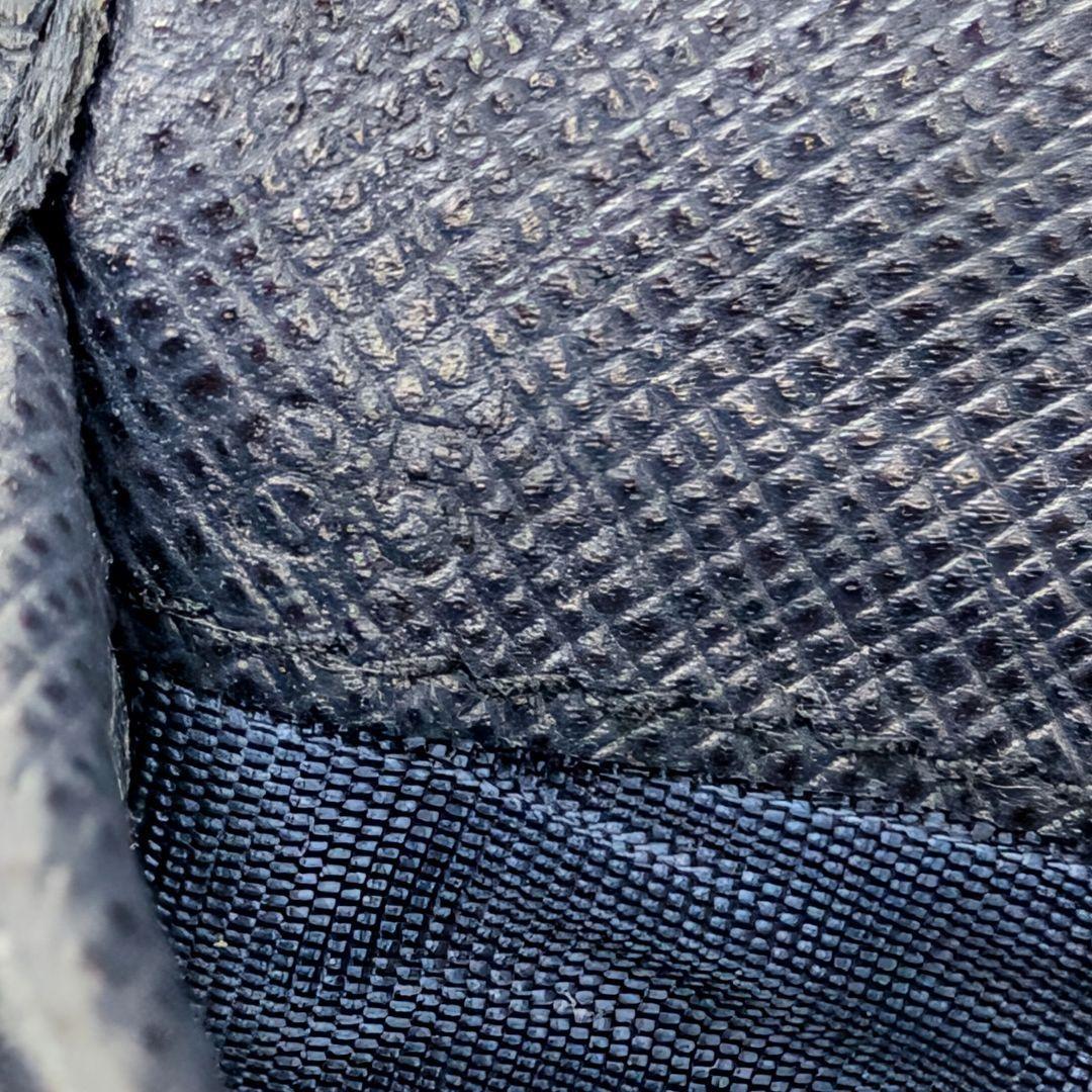 PRADA プラダ サフィアーノトライアングル 二つ折り財布 NERO 黒