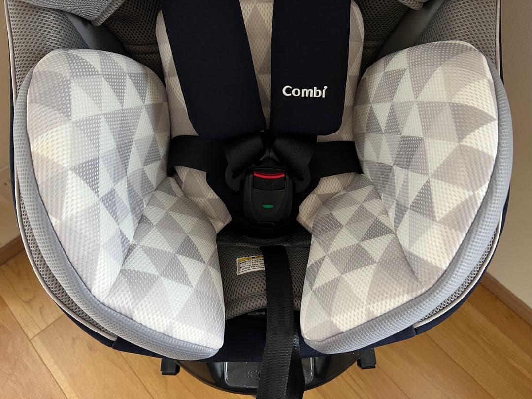 【美品】Combi コンビ クルムーヴ スマート チャイルドシート