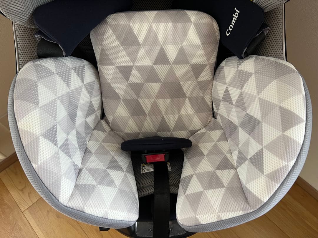 【美品】Combi コンビ クルムーヴ スマート チャイルドシート