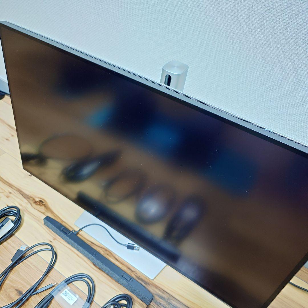 DELL U2723QX 4Kディスプレイモニター本体と接続ケーブル