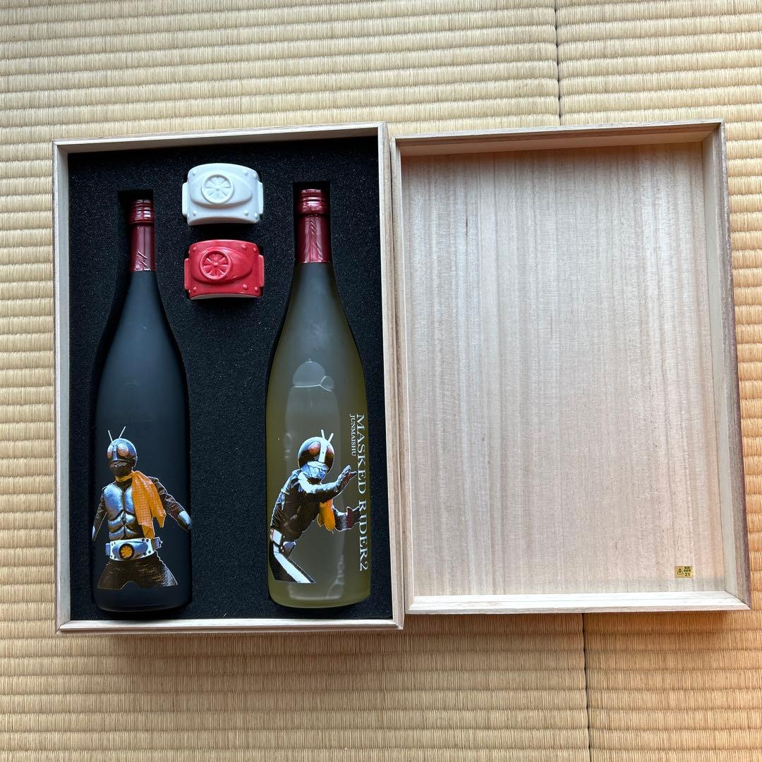 仮面ライダー50周年記念 日本酒７２０ml２本セット 変身ベルト型お猪口付き