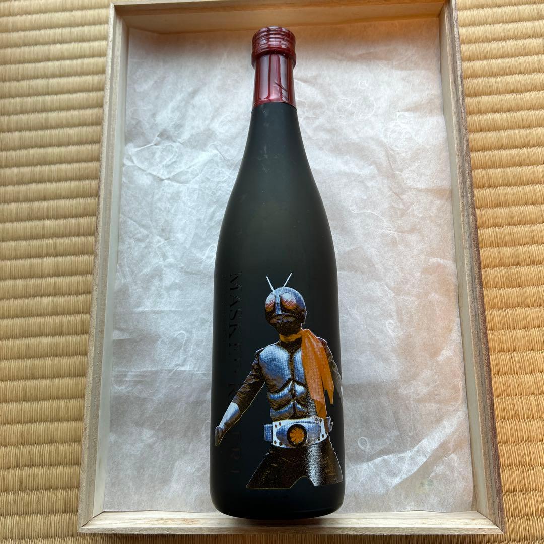 仮面ライダー50周年記念 日本酒７２０ml２本セット 変身ベルト型お猪口付き
