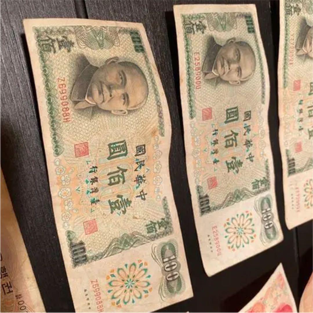 貴重な外国紙幣と硬貨のセット✨ビートルズ記念付き❤️