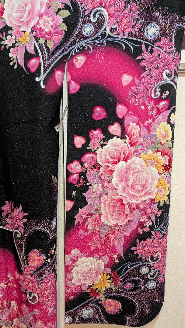 【現代柄•ハート】振袖 黒とピンクの花柄• ハートがポイント！L〜LＬサイズ