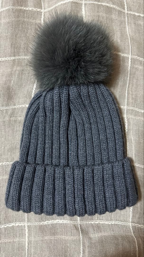 MONCLER グレー ニット帽 ポンポン付き