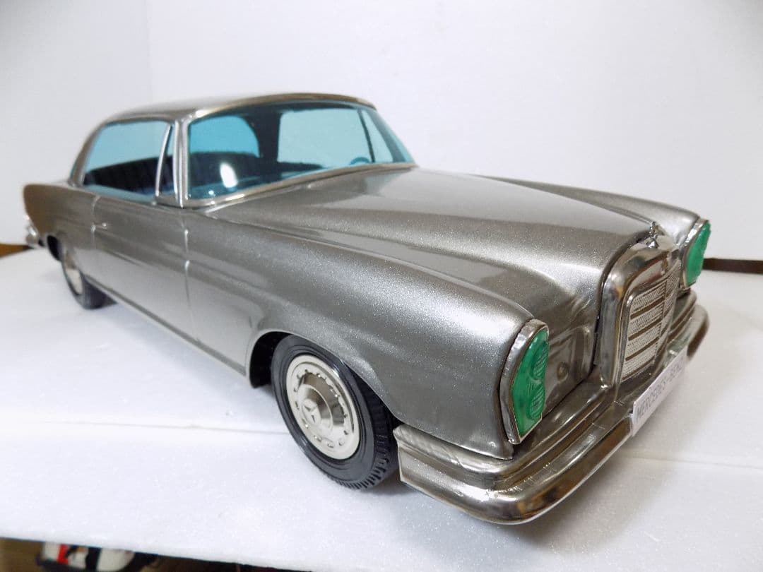 イチコー　ブリキ　【Mercedes Benz 300SE シルバー】 箱付き