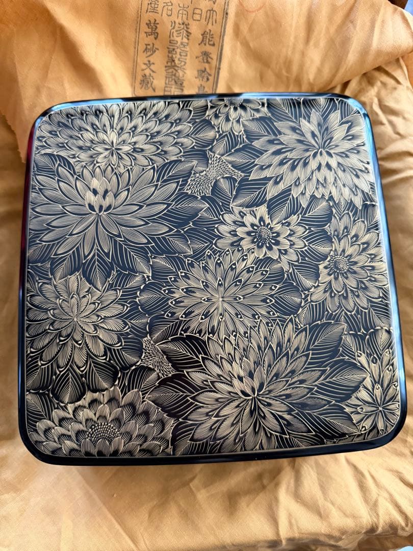 輪島塗　菊沈金彫詰 菓子器 共箱付き