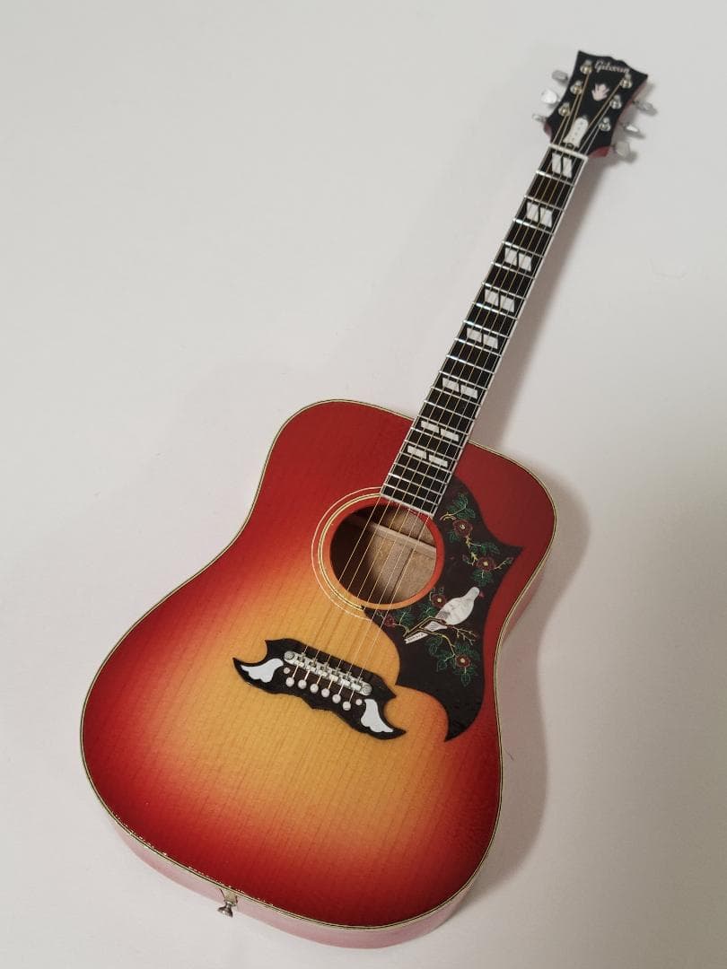 めっしー　Gibson DOVE　ミニチュアギター模型