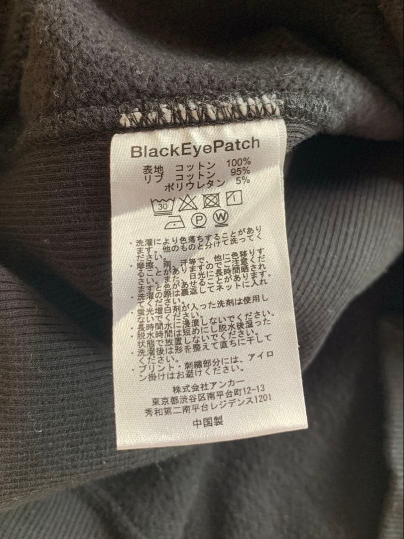 ブラックアイパッチ 黒眼帯 バックプリント 家紋ロゴ パーカー L
