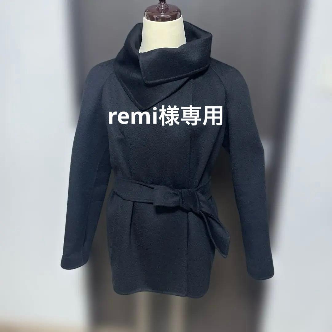 黒いベルト付きチェスターコート