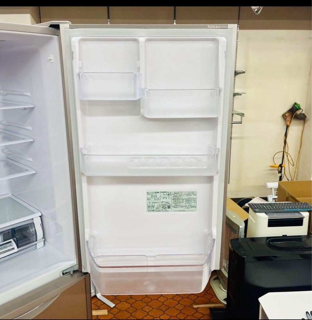 。 HITACHI R-S3200HV 3ドア冷蔵庫 ベージュ