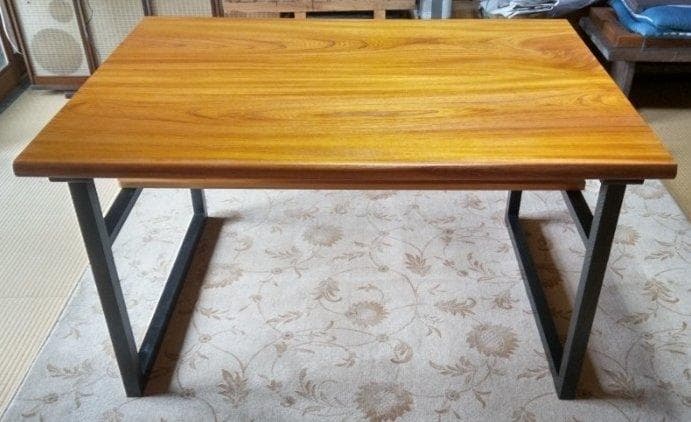 ダイニングテーブル けやきの無垢材使用