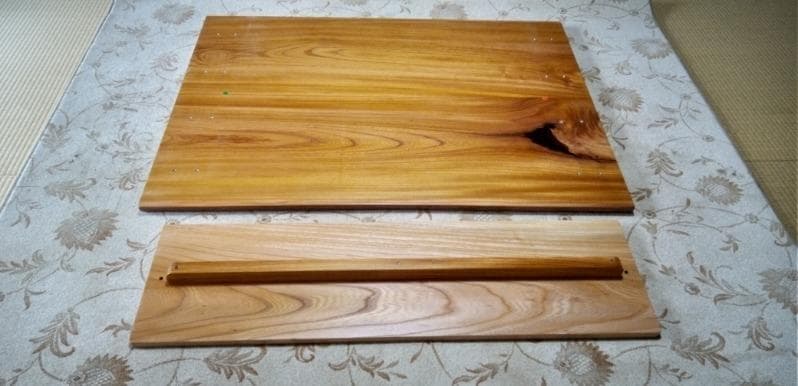 ダイニングテーブル けやきの無垢材使用