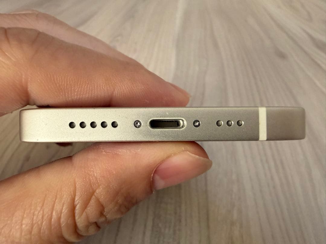 iPhone 13 スターライト