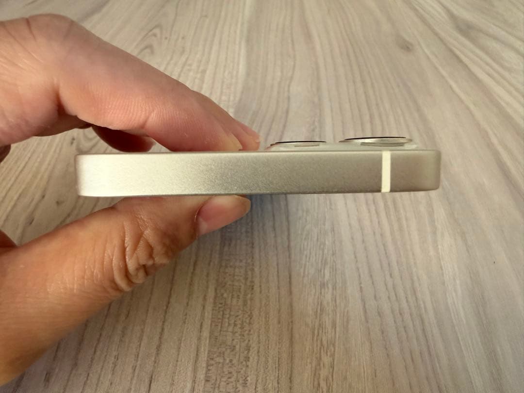 iPhone 13 スターライト