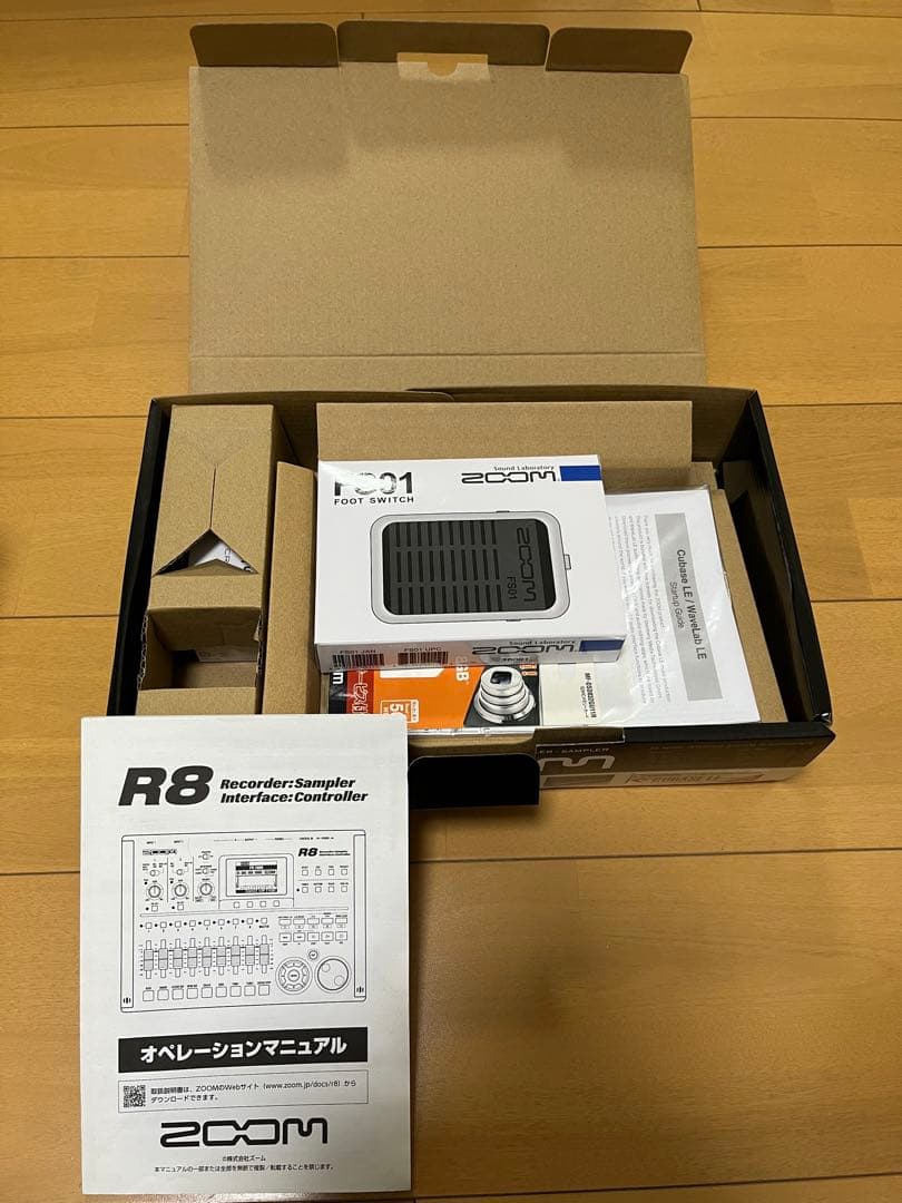Zoom R8 マルチトラックレコーダー 32GB SDカード・ケース付き
