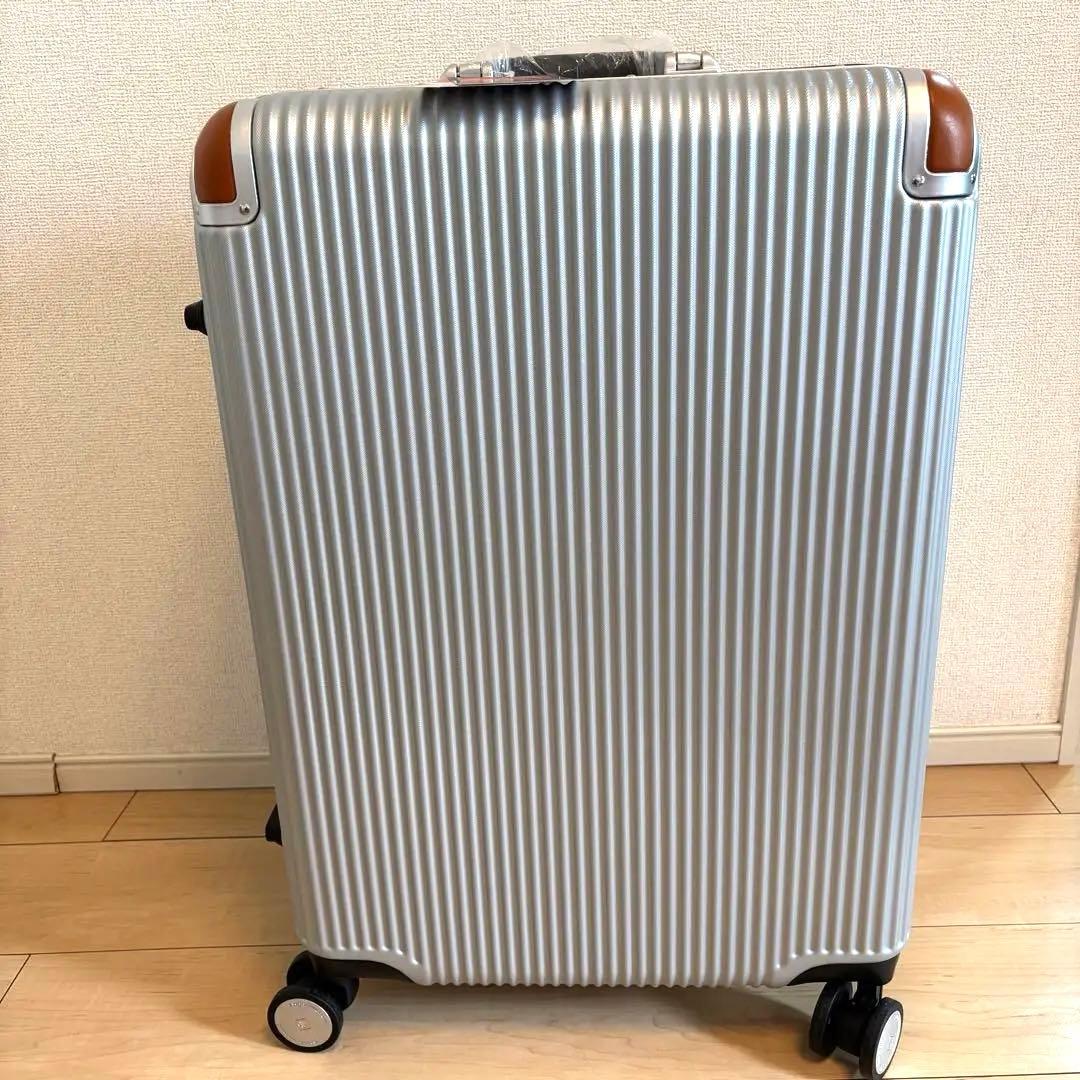 SWISS MILITARY 24IN 64L プレミアムスーツケース　64Ｌ