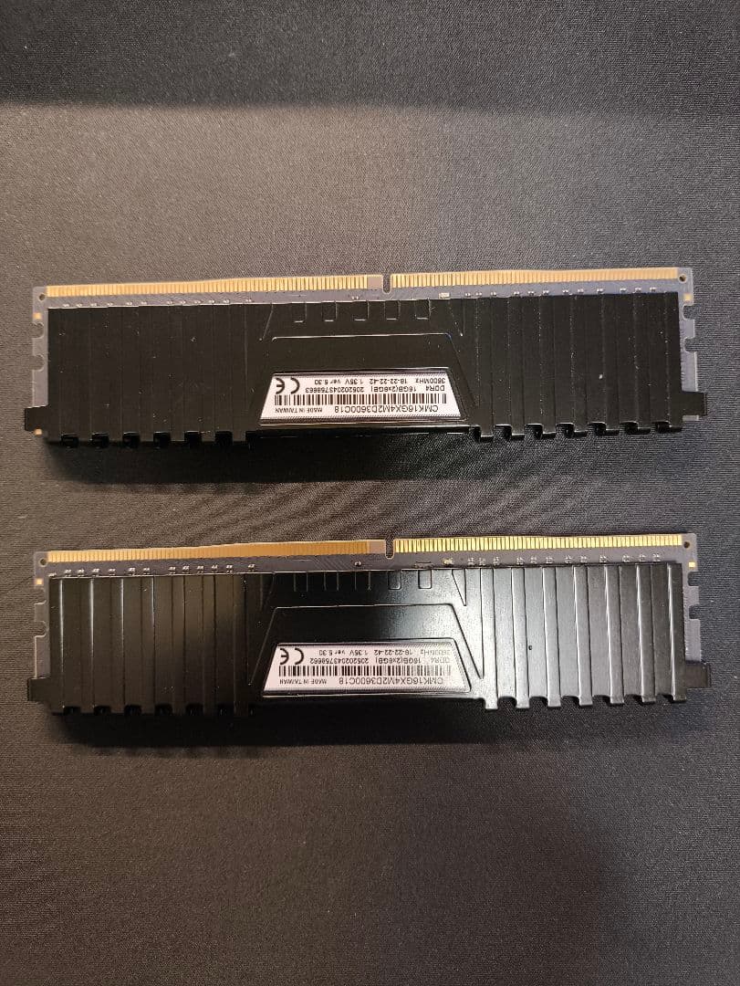 Vengeance LPX DDR4 16GB (2x8GB) メモリ