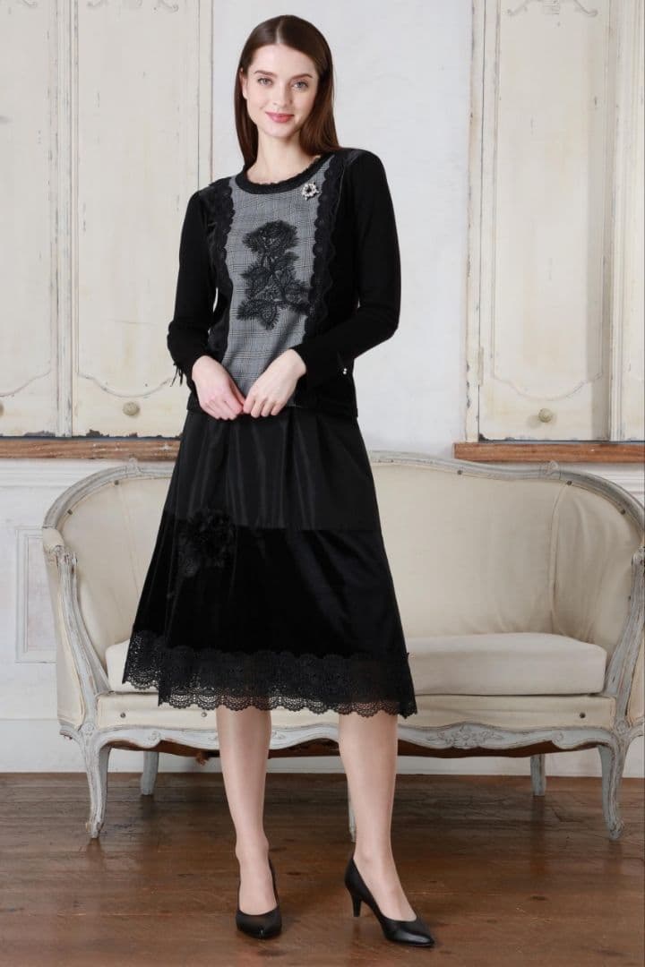 ⭐️最新作⭐️【新品】スーパービューティー裾レースベロアタフタ素材スカート44