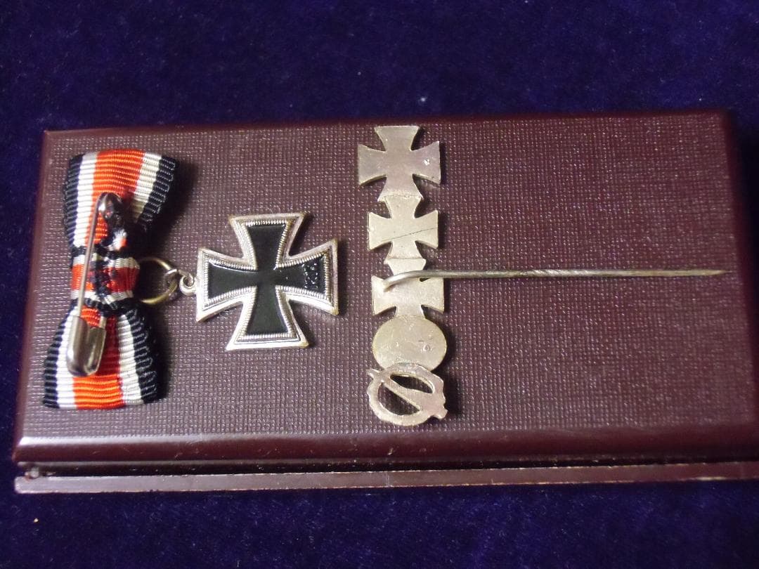 ＢＷドイツ軍/連邦軍＊１９５７年制定＊襟用騎士鉄十字勲章＆ミニチュアピン（実物）