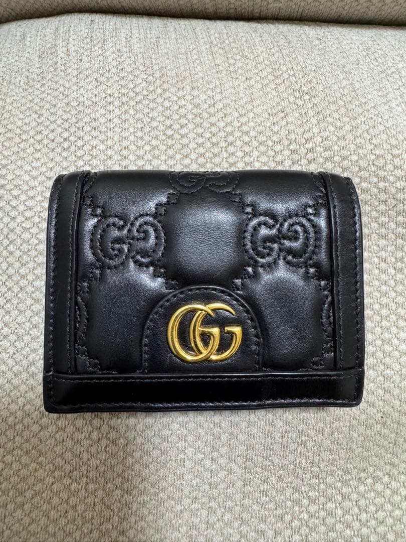 グッチ GGマトラッセ 折り財布 ブラック レザー