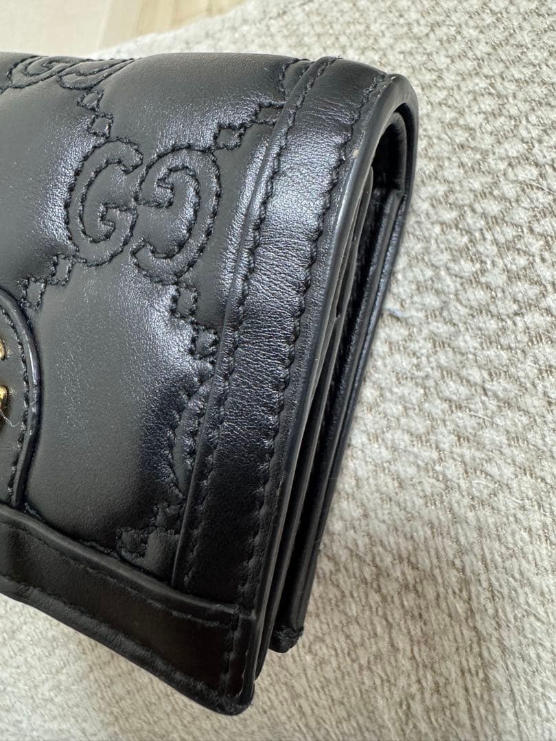 グッチ GGマトラッセ 折り財布 ブラック レザー